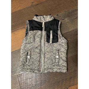 toddler boy SIZE 2T super nice puffer vest - little lad